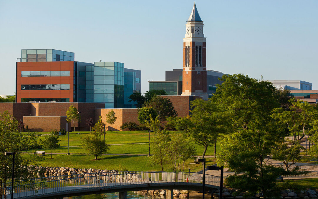 A New Industry 4.0 Educational Model: Oakland University Training Current & Future Engineers for Industry 4.0 Careers