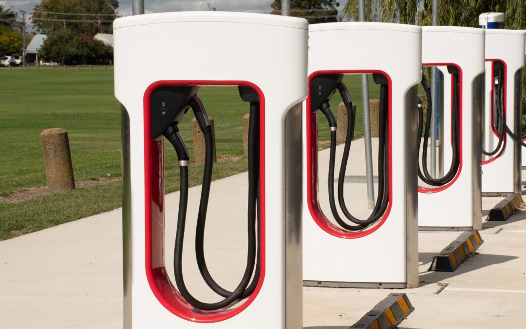 U.S. Car Makers’ EV Plans Hinge on Made-in-America Batteries
